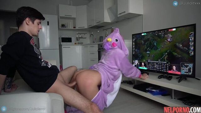 A Russian girl seduced her boyfriend while he was watching the stream, fucked her hard doggy style and cummed inside her pussy, fucking