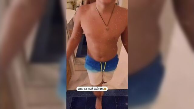 Look - mom's butt is sticking out of her swimsuit! The son of Anfisa Chekhova criticized the figure of the TV star