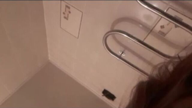 Kazakh woman on the toilet No. 217 friend around Sex broadcast