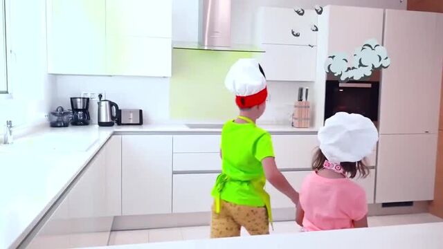 Max and Katya their cakes for friends