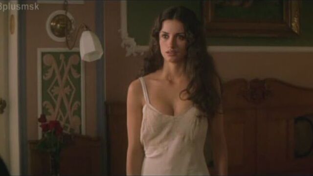 The Girl of Your Dreams (1998) La niña de tus ojos (erotic scenes from the film)