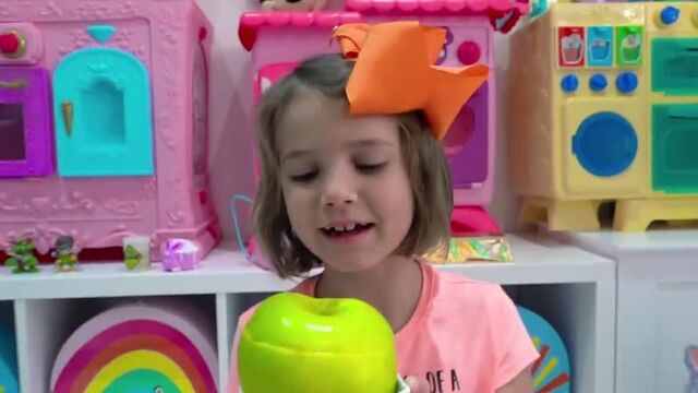 Katya and Max and their fruit slimes