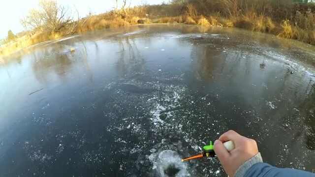 [Pavel Teplov - Fishing Channel] FIRST ICE! I didn’t expect “SUCH HUMPCHES” from the first-year-old!