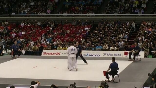 DARMEN SADVOKASOV (RUSSIA) vs ZACHARY DAMYANOV (BULGARIA) - IPPON - SEMI-FINAL OF THE ABSOLUTE WORLD CHAMPIONSHIP KYOKUSHINKAI 2015