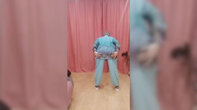 Video by Qigong with Victoria Tilaka. Chinese gymnastics.