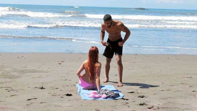 Fucked a chick on the beach after jogging