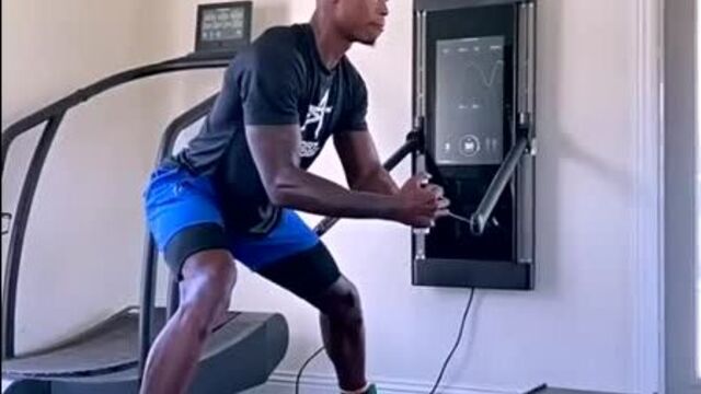 Walker workouts with trainer Drew Holiday