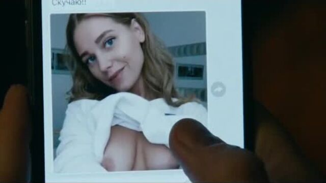 Kristina Asmus text bed scene