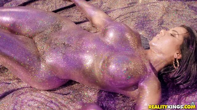 Curvy Latina with big juicy ass gets fucked good outdoors