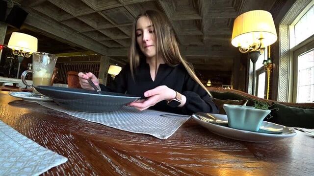 Ex-girlfriend gave a blowjob in a restaurant