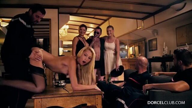 Orgy in the swingers club mzhm mzhmz fmf group sex