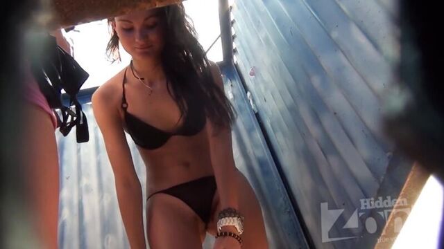 Voyeurism in the beach cabin 44\1