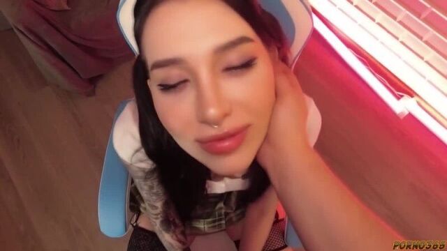 Persuaded his stepsister during a stream for home sex | telegram with full: greshniygorod18