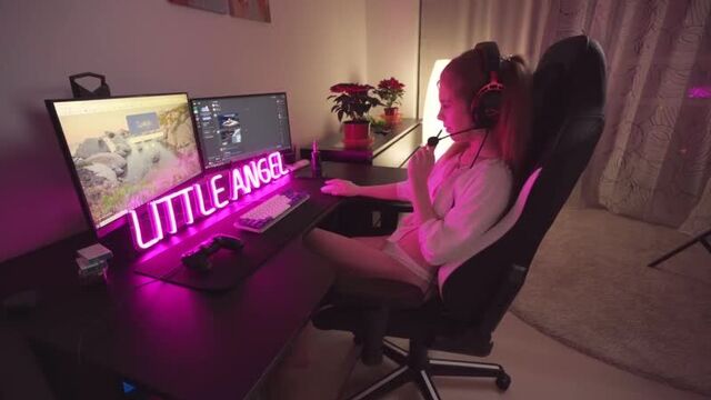 #474. The girl chose sex instead of games. 18+