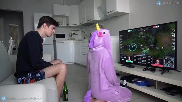 prevented the guy from playing, but let him play with himself [porn, Russian, with talking, sex, porn, sister].mp4