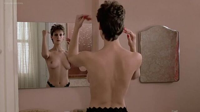Jamie Lee Curtis nude scenes in "Trading Places" 1983)
