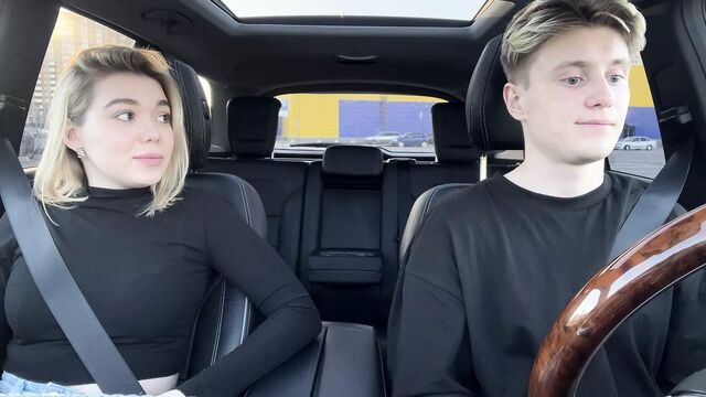Paid for a taxi with a blowjob in the car - outside the house