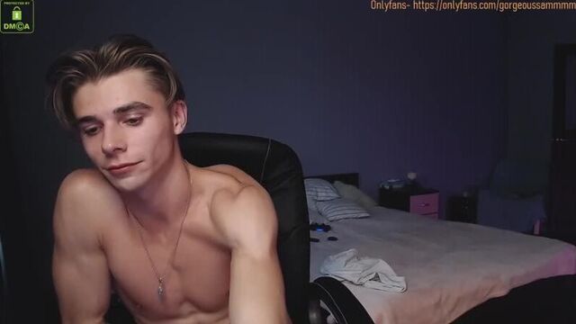Pretty guy jerks off his dick