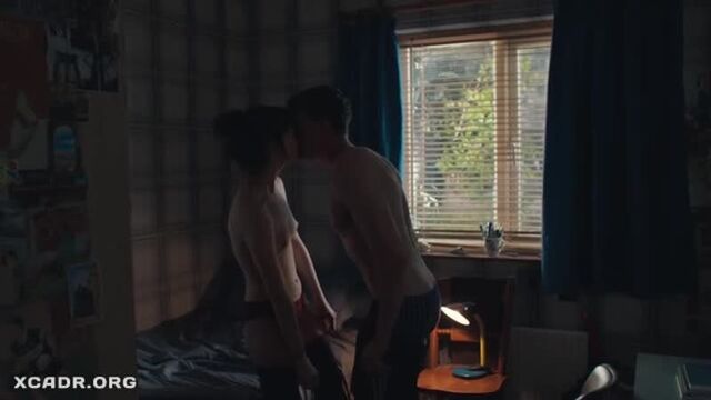 Daisy Edgar-Jones naked breast sex in the TV series Normal People (Ireland, 2020)