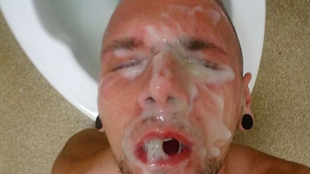 A black man fucks fagots and films himself on camera (gay amateur porn)