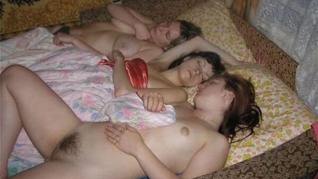Sleeping girls | porno-drakon.com