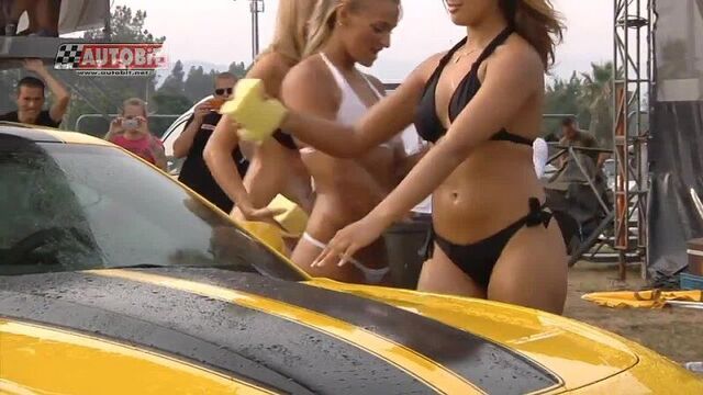 naked girls wash the car