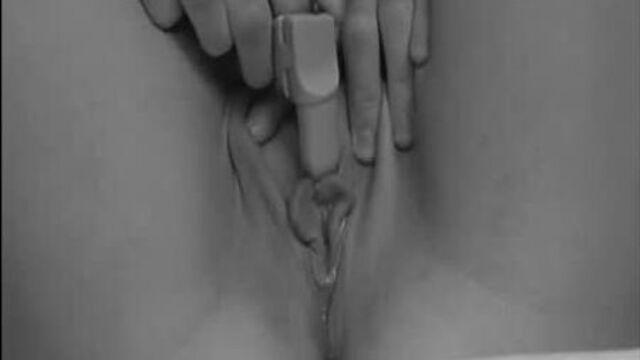 Cum from the vibrator makes the vagina pulsate