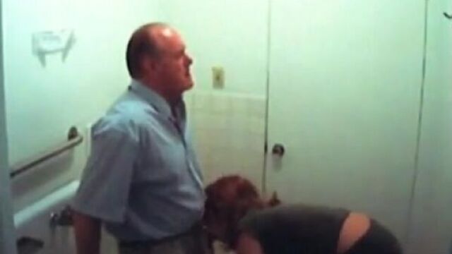 Hidden camera in the office toilet, the boss gets sucked off [Russian family porn, ince