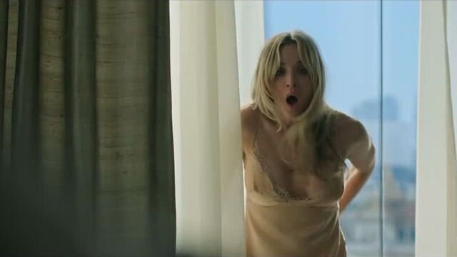 Kaley Cuoco - Flight Attendant / Kaley Cuoco - The Flight Attendant (2020)