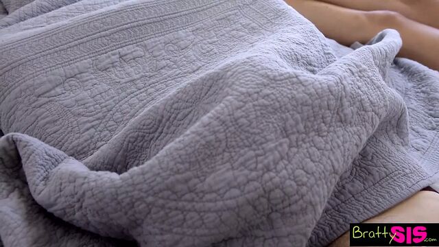 Bratty Sis - Stepbrother and sister share a bed S8:E1