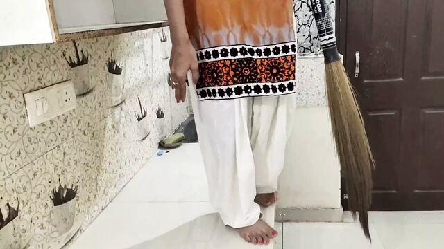 Husband fucks Saara in the kitchen while everyone is at home, XXX HD, clear audio in Hindi, beautiful hot video with dirty talk