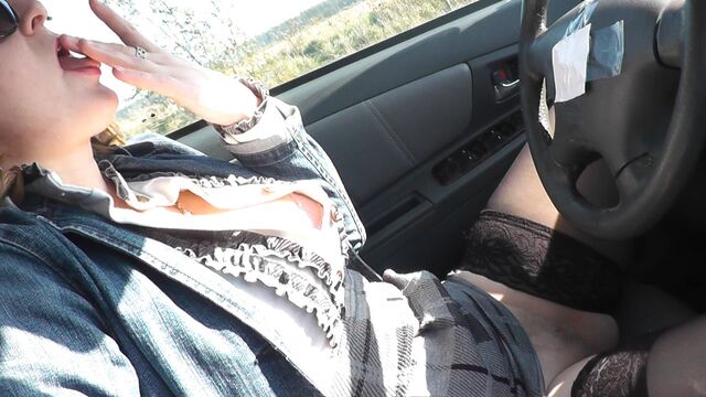 Masturbation in public. Sexy milf mom stopped the car on the side of the road and masturbates her pussy. A passer-by observes.