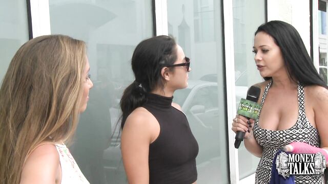 A girlfriend offers up her pussy and watches the hard fucking