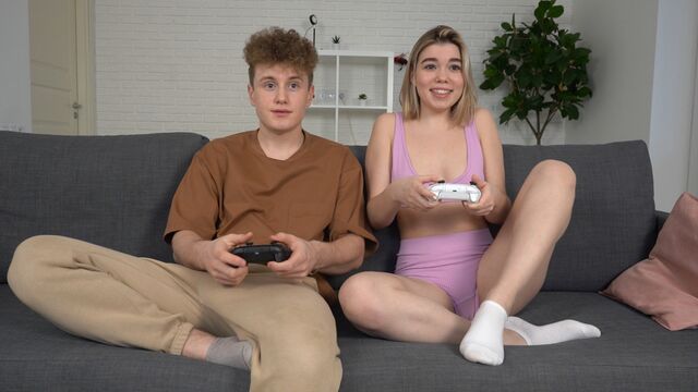 stepsister decided to have sex with her stepbrother while her parents are not at home - syndicete