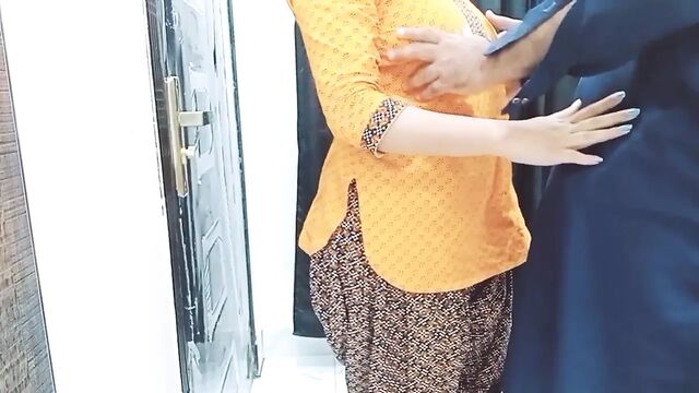 Pakistani rich wife fucked in the ass by driver with clear sound