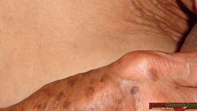 Latina hot bbw matures shows naked in photo