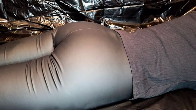 Massage and Cumshot for Hot Ass in Leather Leggings