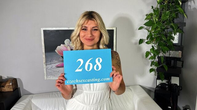 Sexy Ukrainian blonde provokes a photographer