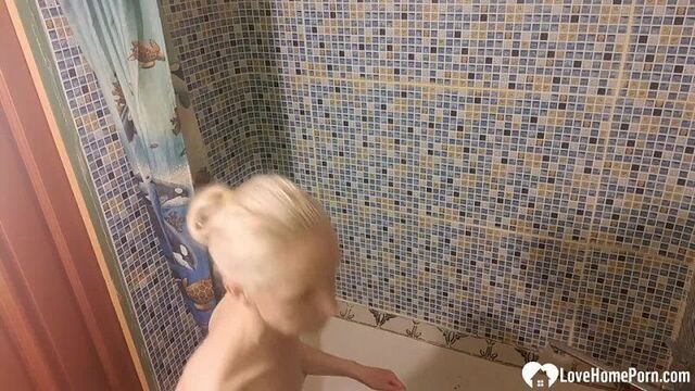 Homemade fucking in the shower of a Russian couple