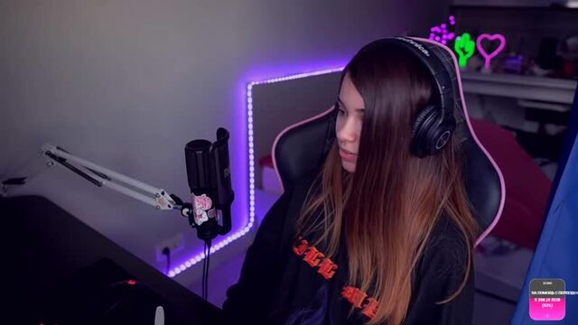 [Twitch Girls] YUUECHKA ABOUT THE DRAIN. WHY did Yuechka leave her boyfriend?