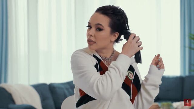 Instagram woman shaved her head