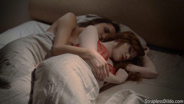 Dojki.com | dooiki.com | Sex of a lesbian couple in love (strapon)