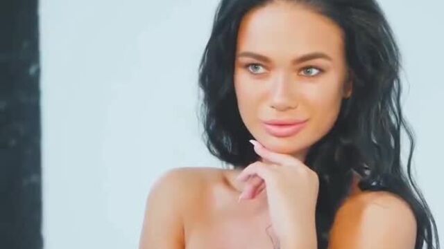 Yana Koshkina nude