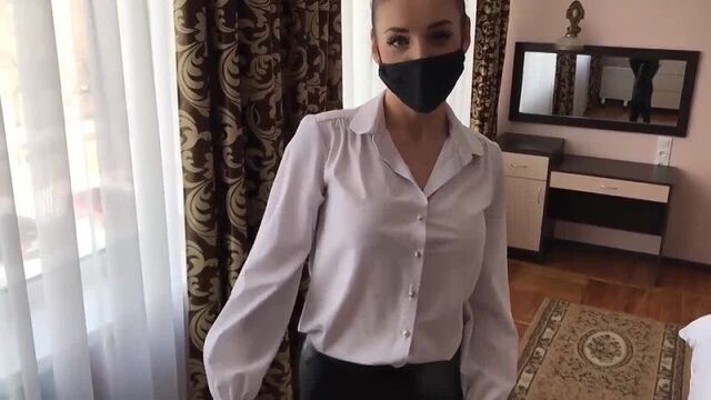 Realtor persuades client to rent an apartment