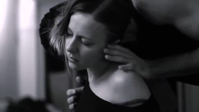 How to kiss the neck