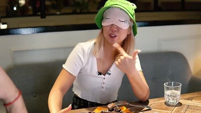 Khoma (Alina KIM from YOLO House) became a dessert taster for one day // WANNABE
