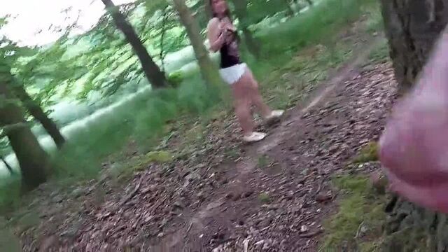 Jerking off in the forest in front of a stranger