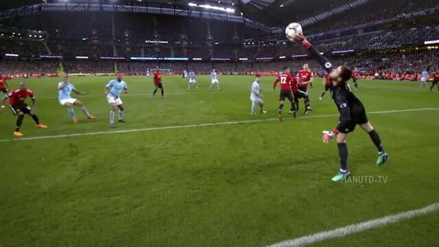 Cool saves by De Gea in the 17/18 season