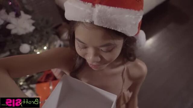 New Year's gift for sister porn handjob masturbation incest sex fucking blowjob fuck anal homemade cumshot squirt