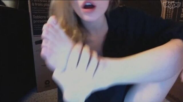 Cute teen feet [HD] (footfetish girl socks stocking blonde webcam feet girl footfetish)
